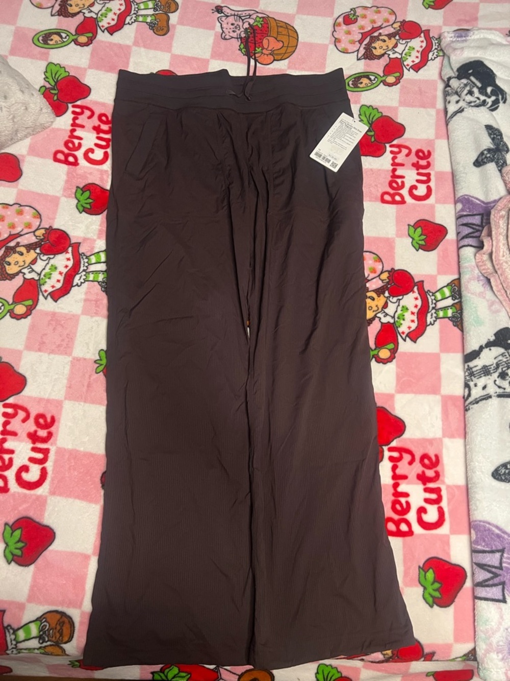 Lululemon Dance Studio Mid-Rise Pant
Regular- Dark Brown Size 14 - Picture 2 of 6